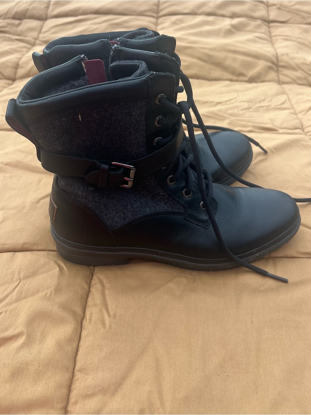 UGG Kesey Waterproof Black Wool Boots Fleece Lined Size 8.5 Cabincore Ski Lodge
